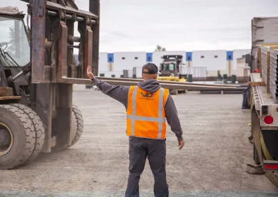 VVD Employee guiding forklift